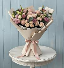 Букет цветов из:  Розы и Лизиантусы в Чапаевске