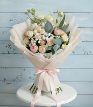 Букет цветов из:  Розы и Лизиантусы в Чапаевске