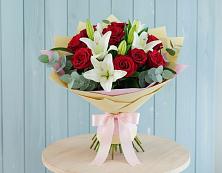 Букет цветов из:  Лилии и Розы в Чапаевске