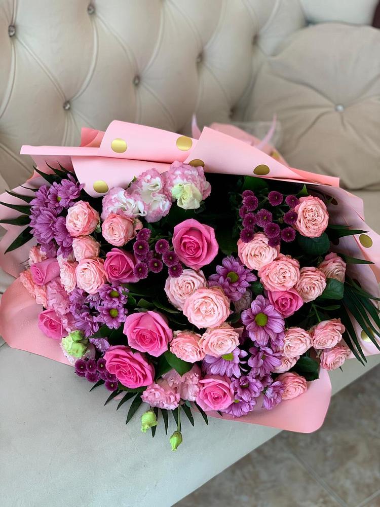 Букет цветов из: Хризантемы, Розы и Лизиантусы в Чапаевске