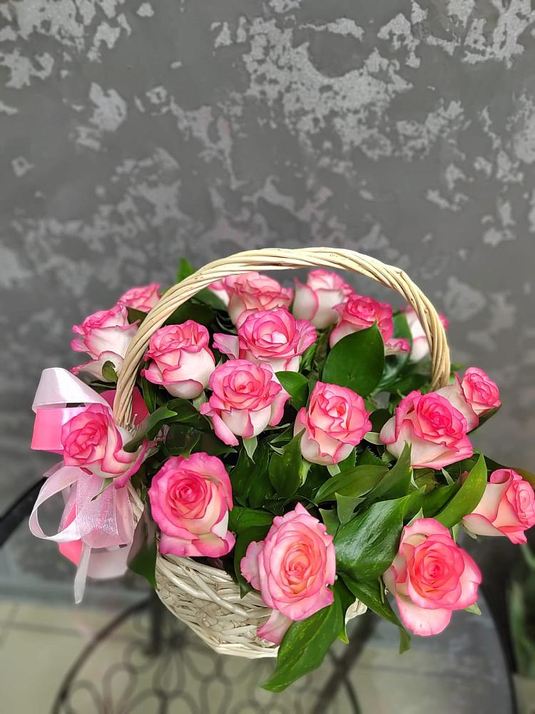 Цветочная композиция из Розы в корзине в Чапаевске