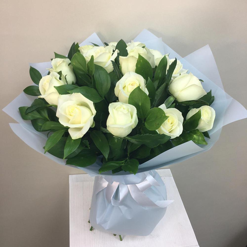 Букет 15 Белых роз Проуд в Чапаевске