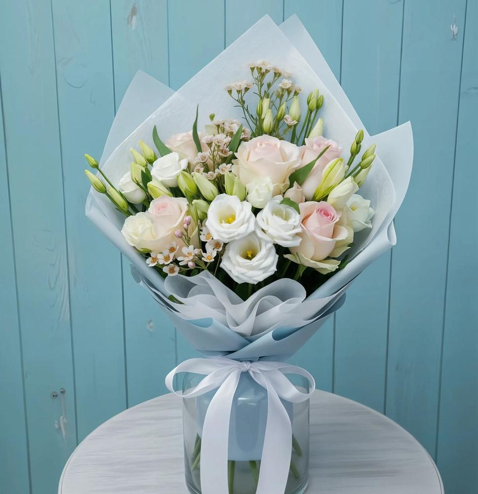 Букет цветов из: Розы и Лизиантусы в Чапаевске