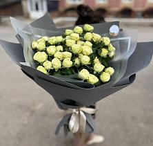 Букет Белые кустовые розы Солинеро в Чапаевске