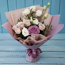 Букет цветов из:  Розы и Лизиантусы в Чапаевске