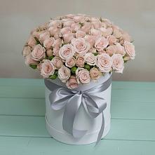 Цветочная композиция из Розы в шляпной коробке в Чапаевске