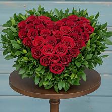 Цветочная композиция из Розы в виде сердца в Чапаевске