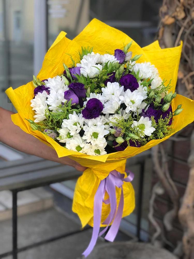Букет цветов из: Ирисы, Хризантемы и Ромашки в Чапаевске
