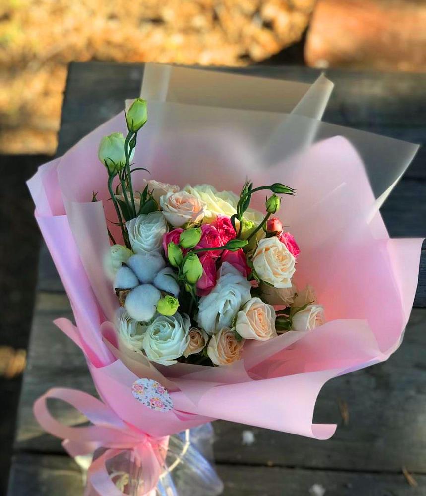 Букет цветов из: Розы и Лизиантусы в Чапаевске