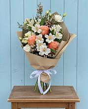 Букет цветов из:  Альстромерии, Лизиантусы, Розы и Хризантемы в Чапаевске