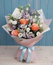 Букет цветов из:  Лизиантусы, Розы, Альстромерии и Гипсофила в Чапаевске