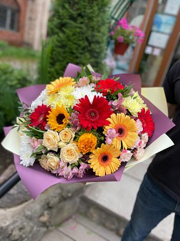 Букет цветов из: Герберы, Ромашки, Хризантемы, Розы и Подсолнухи в Чапаевске