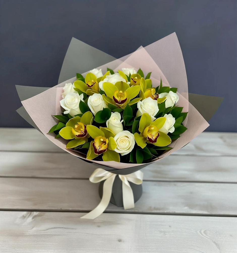 Букет цветов из: Орхидеи и Розы в Чапаевске