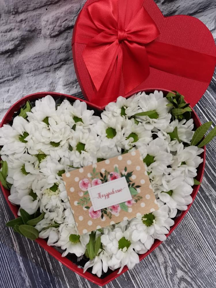 Цветочная композиция из Хризантемы в виде сердца в Чапаевске