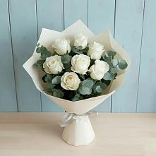 Букет Белые розы в Эвкалипте в Чапаевске