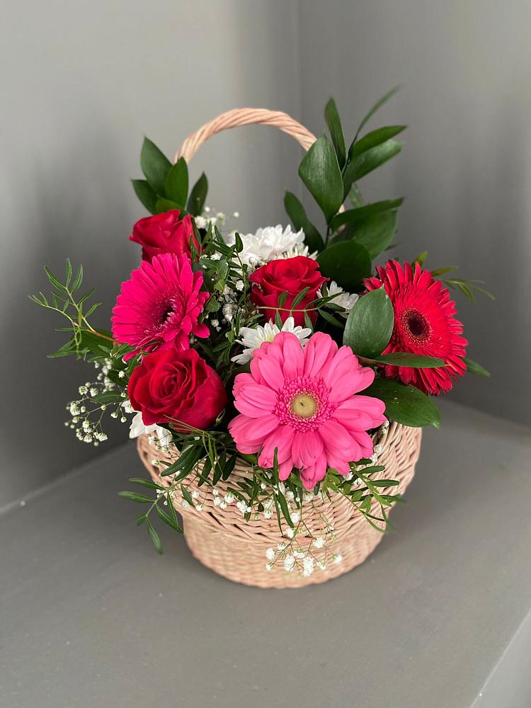 Цветочная композиция из Розы, Хризантемы и Герберы в корзине в Чапаевске