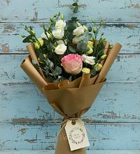 Букет цветов из:  Розы и Лизиантусы в Чапаевске
