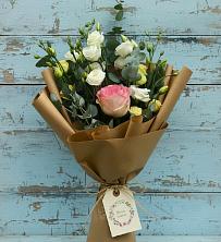 Букет цветов из:  Розы и Лизиантусы в Чапаевске