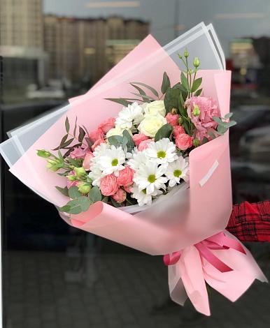 Букет цветов из: Розы, Лизиантусы и Хризантемы в Чапаевске