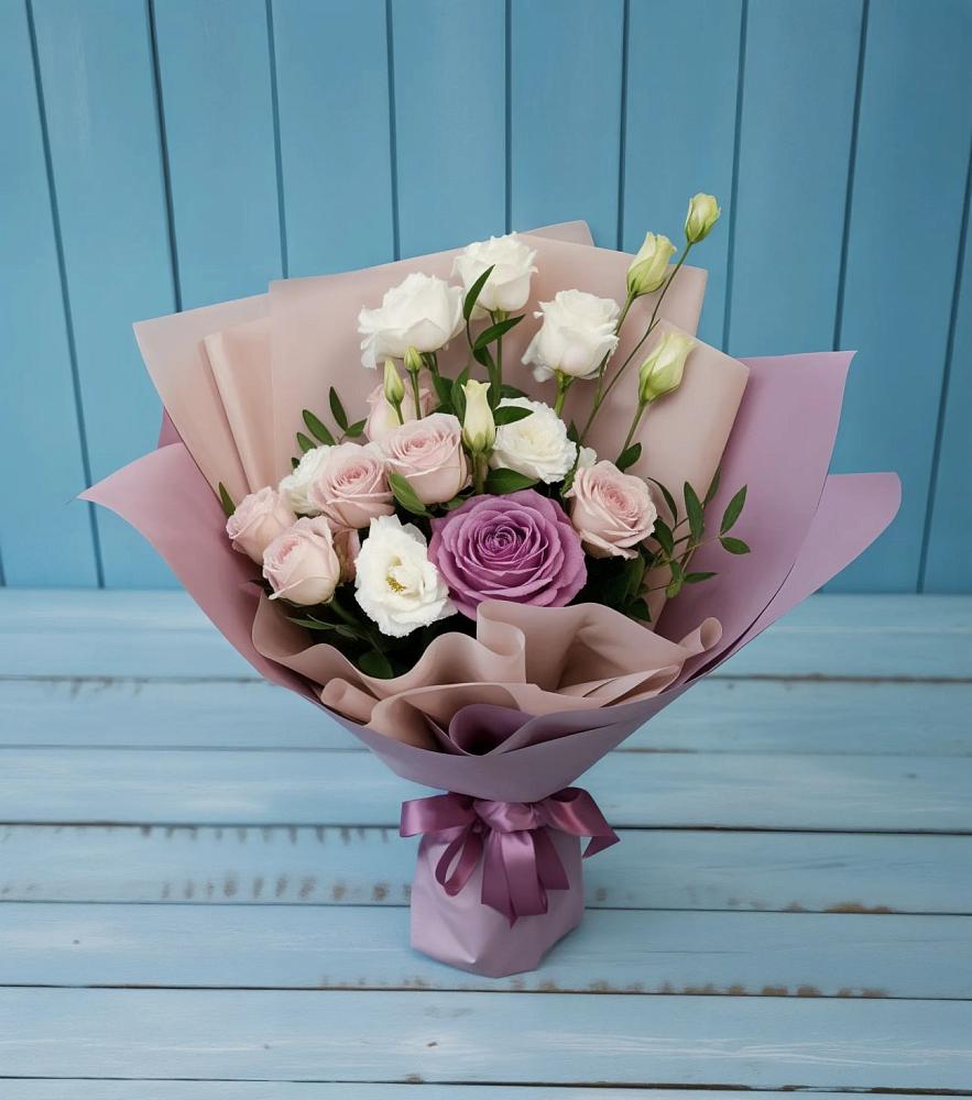 Букет цветов из: Розы и Лизиантусы в Чапаевске